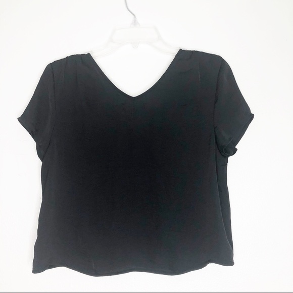 Kendall & Kylie for Pacsun Black Short Sleeve V-Neck Button Down T-shirt Size M - Picture 2 of 13